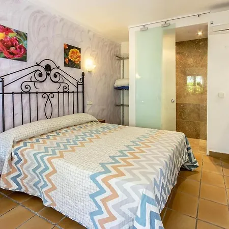 Traditional Near For 4 People By Renthousing Semesterbostad Pollença