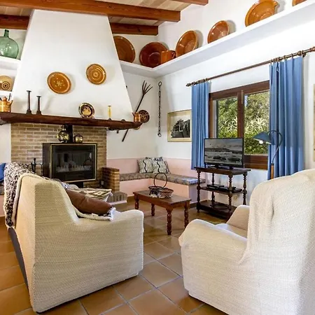 Traditional Near For 4 People By Renthousing *